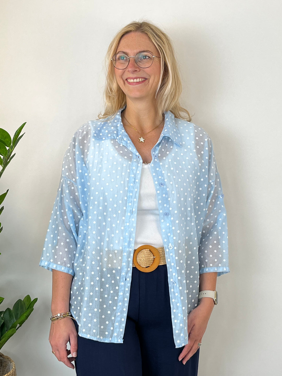 Tupfenbluse leicht transparent, hellblau von Bella Vita - Mode & Lifestyle