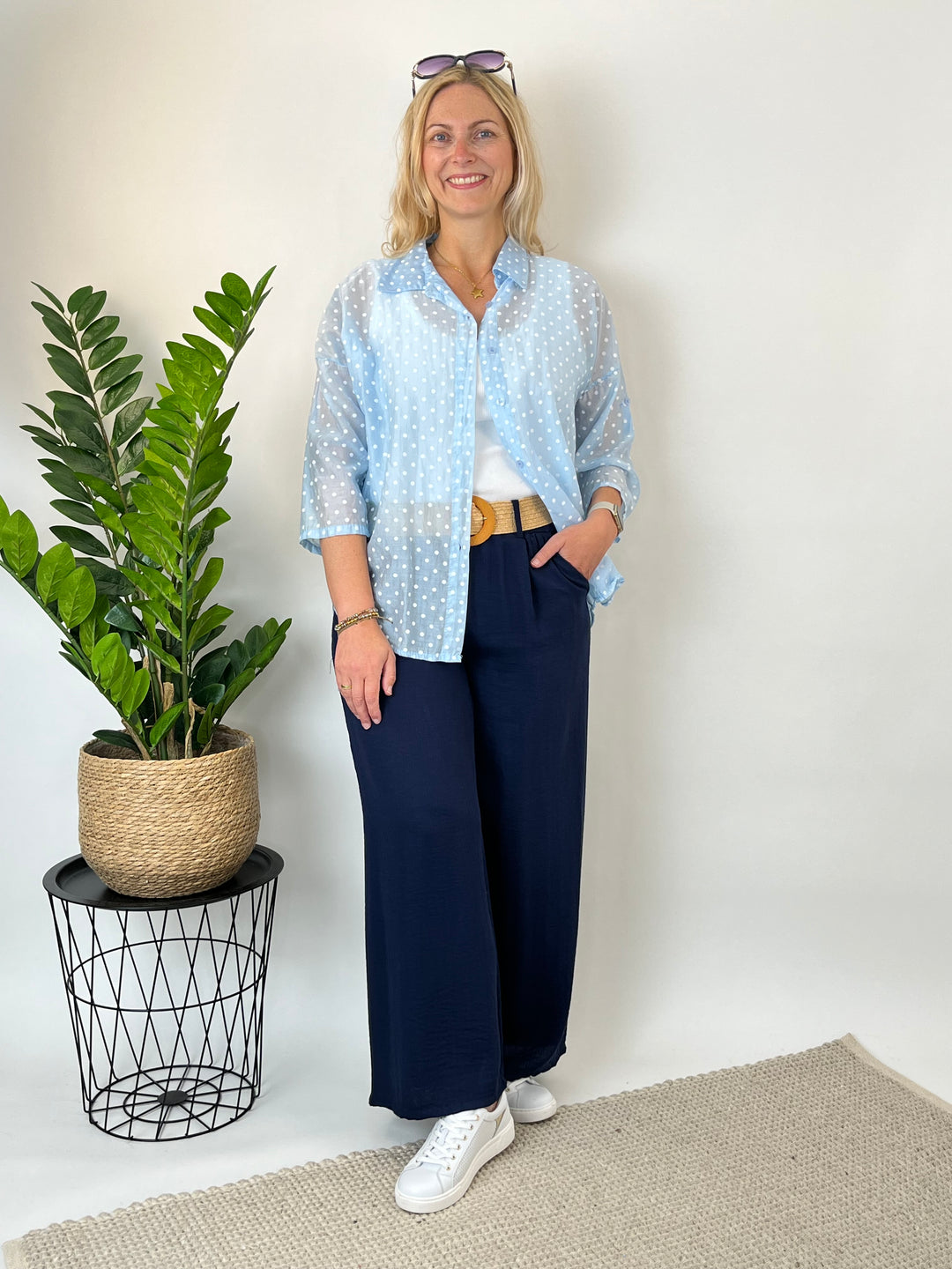 Tupfenbluse leicht transparent, hellblau von Bella Vita - Mode &amp; Lifestyle
