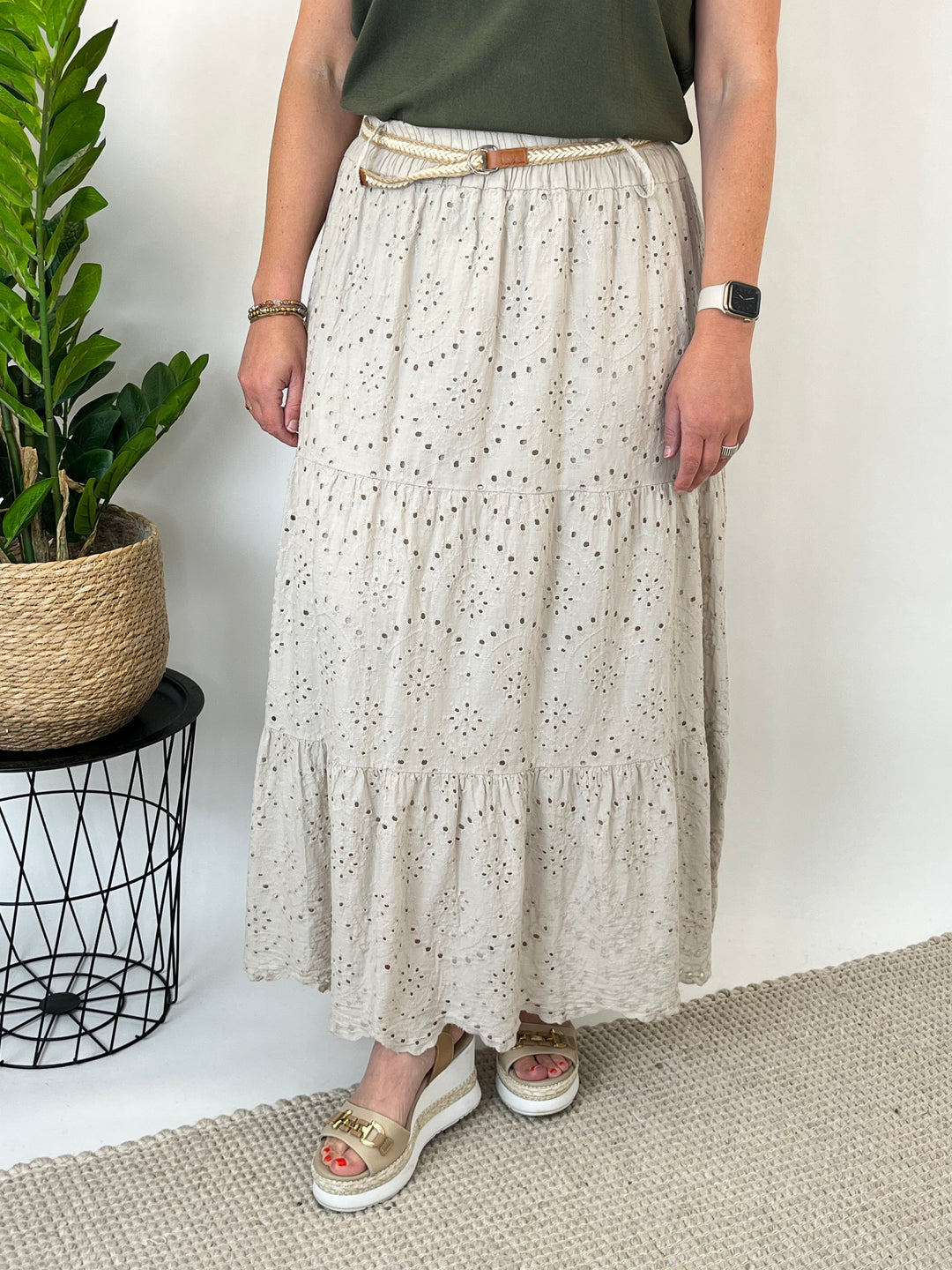Rock mit Lochstickerei, beige von Bella Vita - Mode & Lifestyle