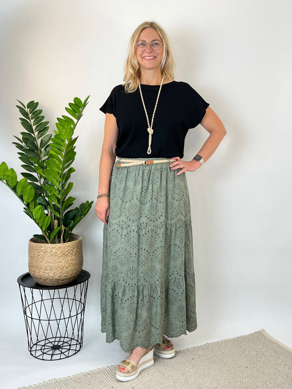 Rock mit Lochstickerei, khaki von Bella Vita - Mode & Lifestyle