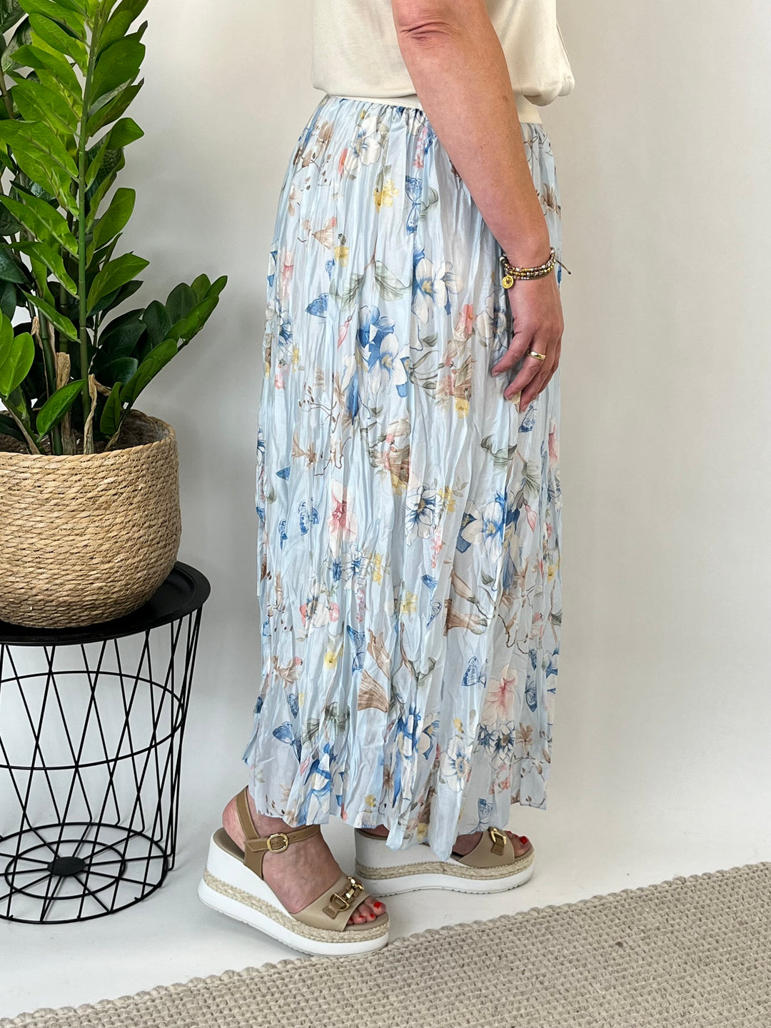 Rock im Knitterlook, floral-bedruckt, hellblau von Bella Vita - Mode &amp; Lifestyle