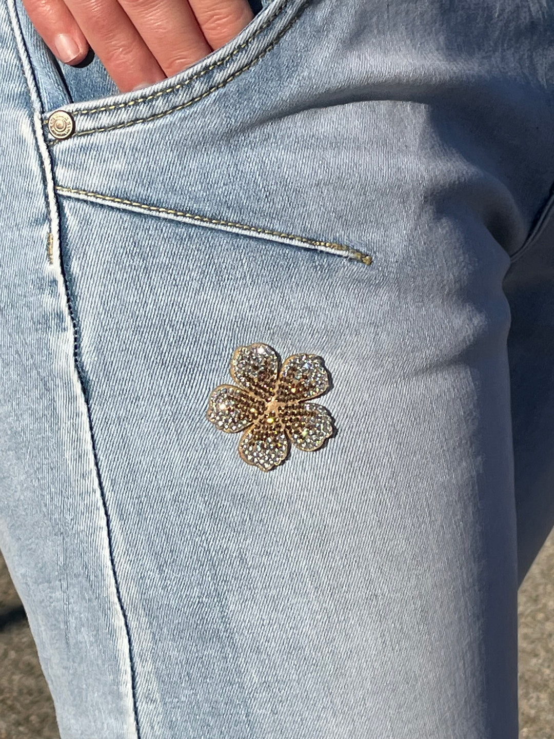 7/8-Jeans mit Glitzerblümchen, blue denim von Bella Vita - Mode & Lifestyle