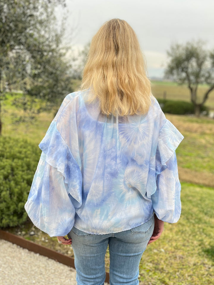Rüschenbluse Batik, hellblau von Bella Vita - Mode & Lifestyle