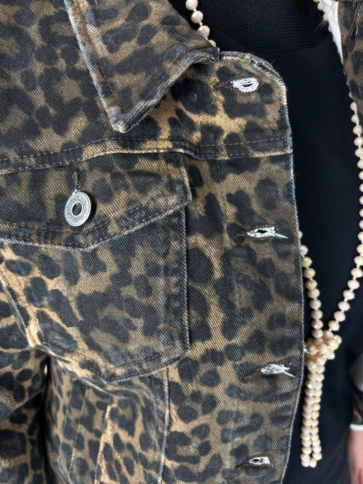 Detailaufnahme Brusttasche Jacke Leo mit silbernem Marc O&