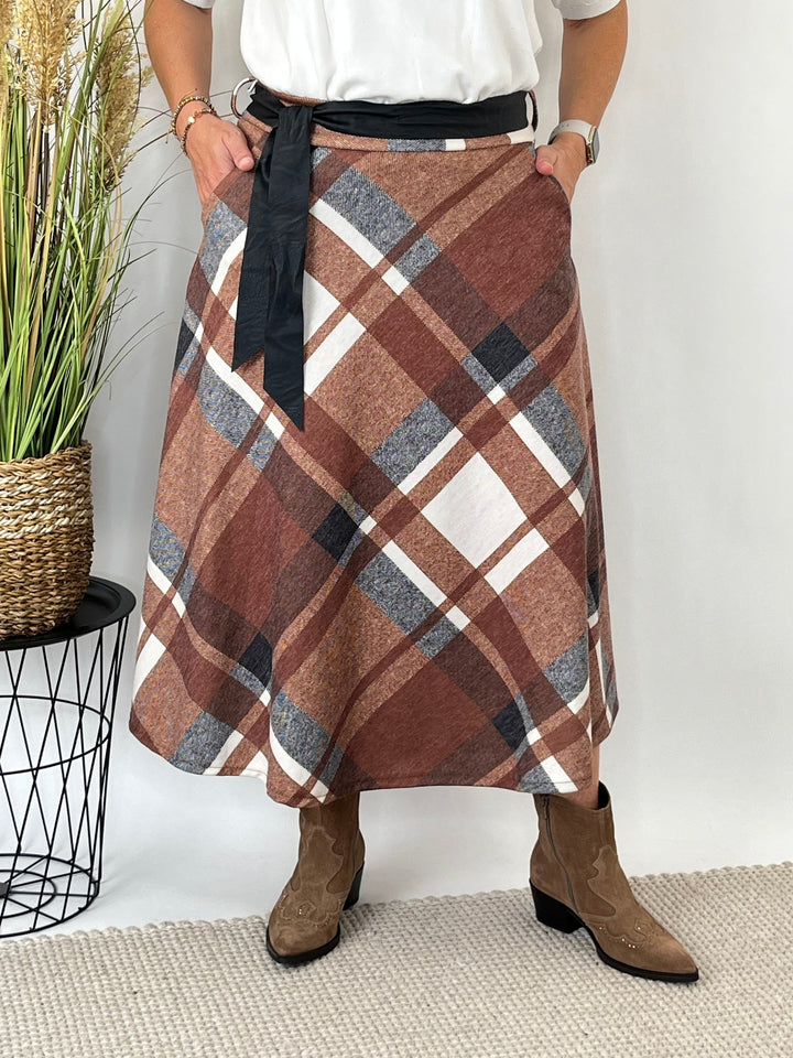 Asymmetrischer Karo Rock mit schwarzer Binde-Taille
