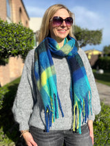 Karoschal mit Fransen, blau-türkis von Bella Vita - Mode & Lifestyle