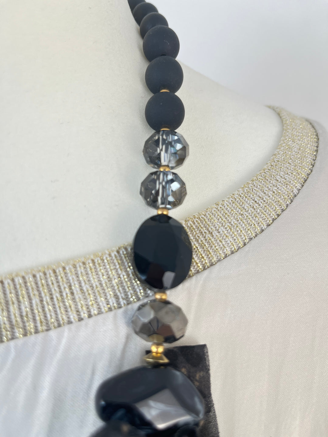 Kette Leo, grau-schwarz-gold von Bella Vita - Mode &amp; Lifestyle