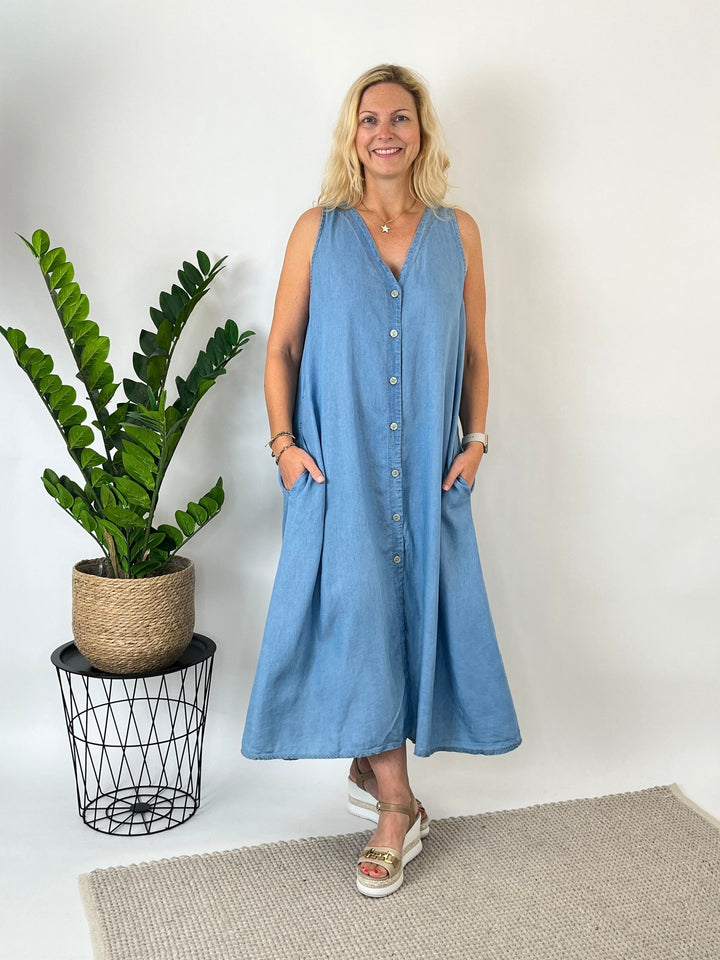 Kleid in A-Linie, Denimoptik, blue bleached von Bella Vita - Mode &amp; Lifestyle