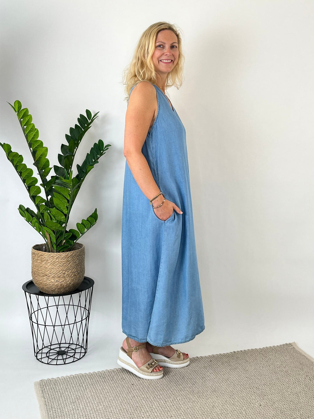 Kleid in A-Linie, Denimoptik, blue bleached von Bella Vita - Mode &amp; Lifestyle