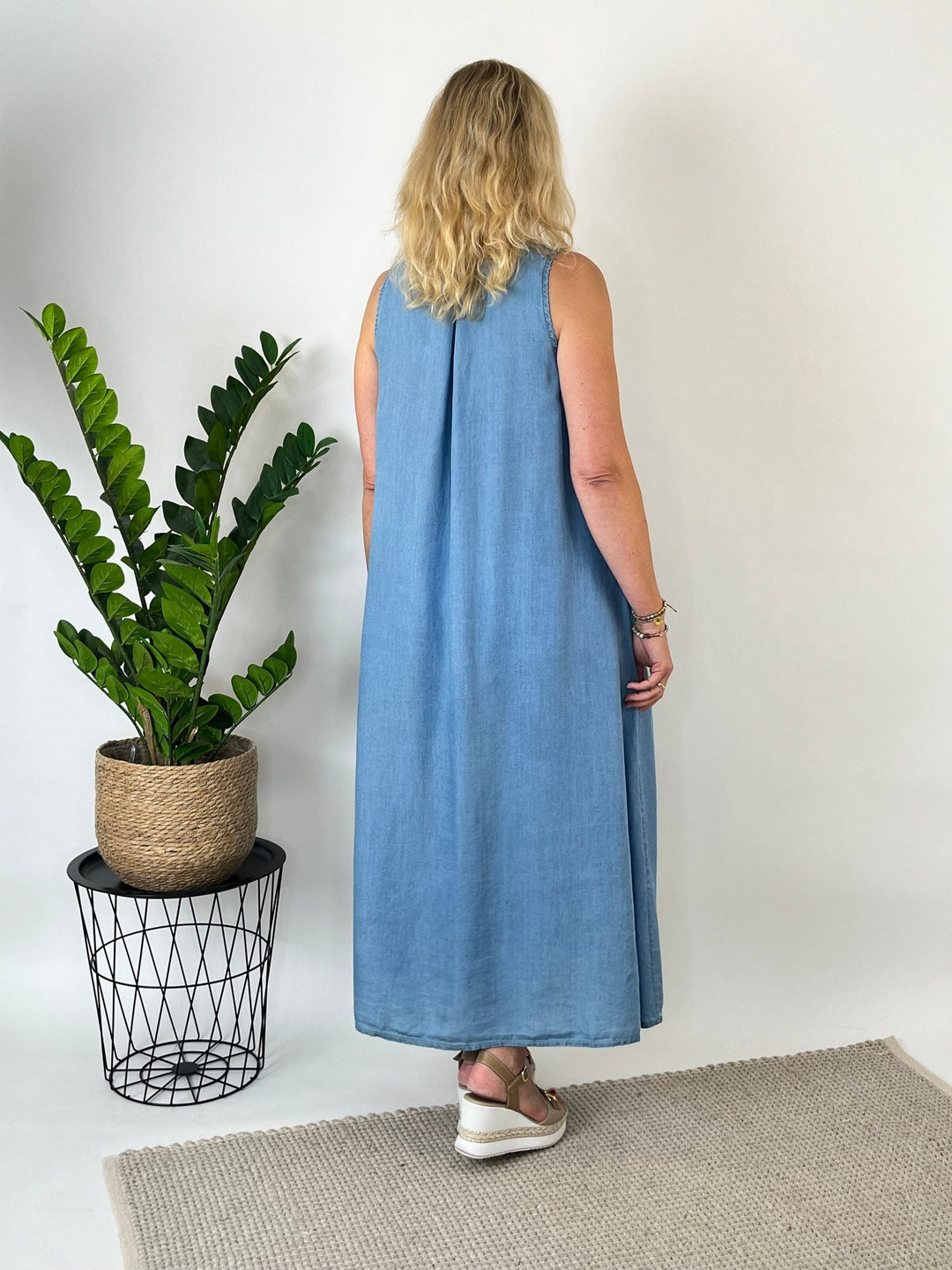 Kleid in A-Linie, Denimoptik, blue bleached von Bella Vita - Mode &amp; Lifestyle
