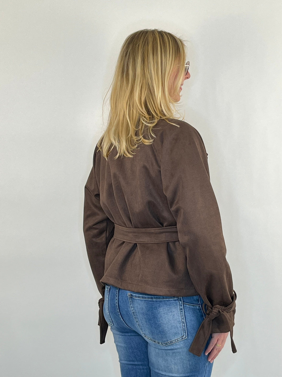 Kurz-Blazer aus Velourslederimitat mit Reverskragen, braun von Bella Vita - Mode &amp; Lifestyle