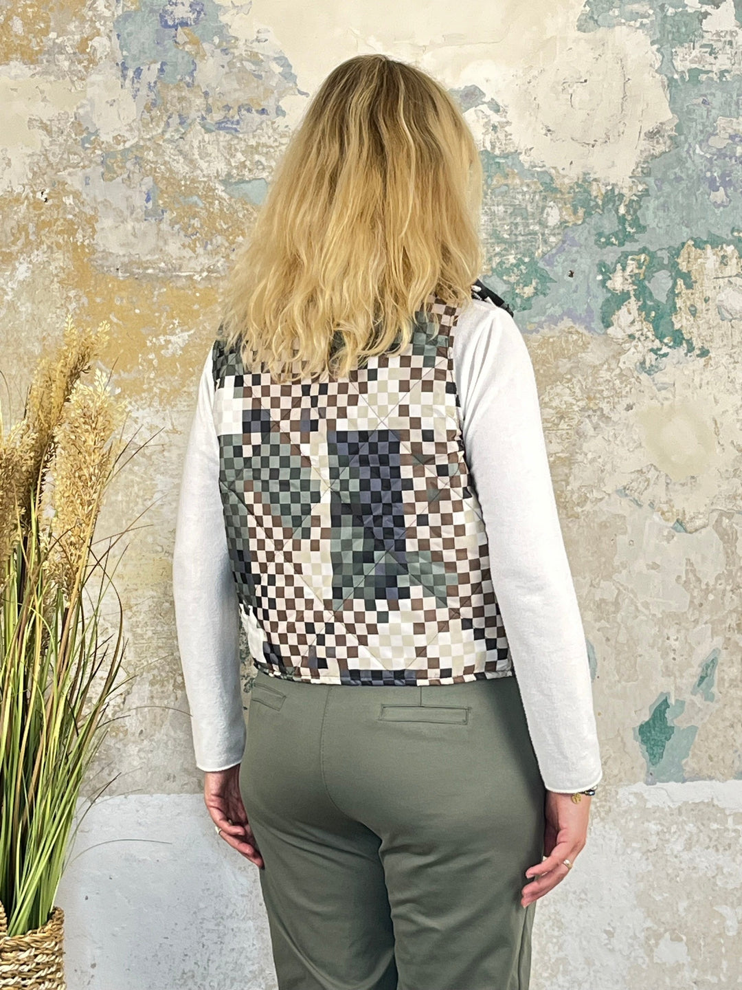 Kurz-Steppweste, khaki-gemustert von Bella Vita - Mode &amp; Lifestyle