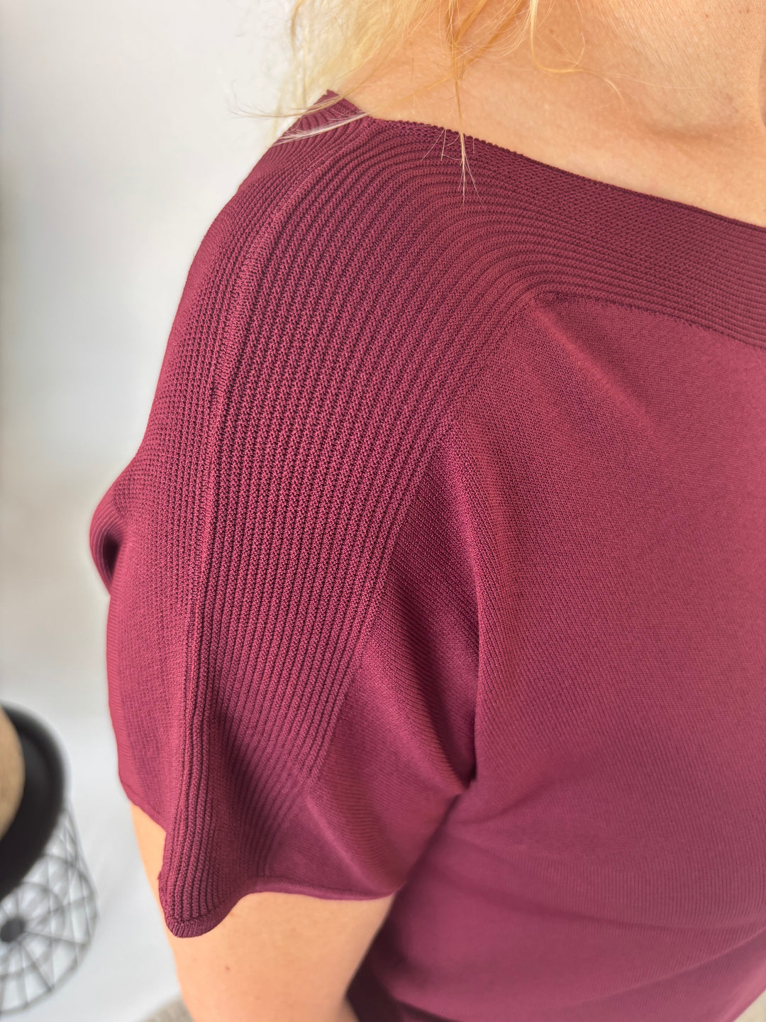 Kurzarm-Pullover mit U-Boot-Ausschnitt, bordeaux