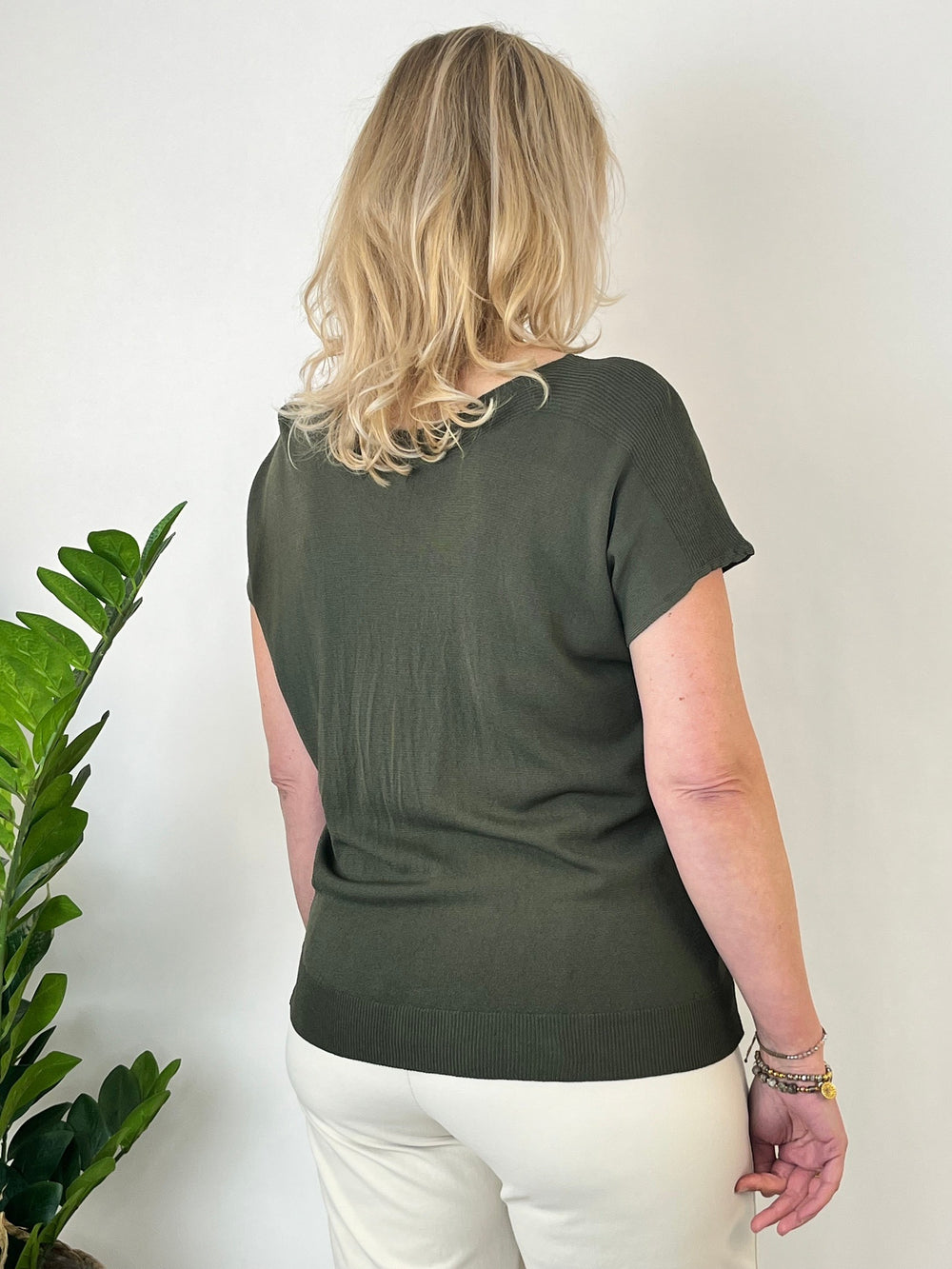 Kurzarm-Pullover mit U-Boot-Ausschnitt, khaki von Bella Vita - Mode & Lifestyle