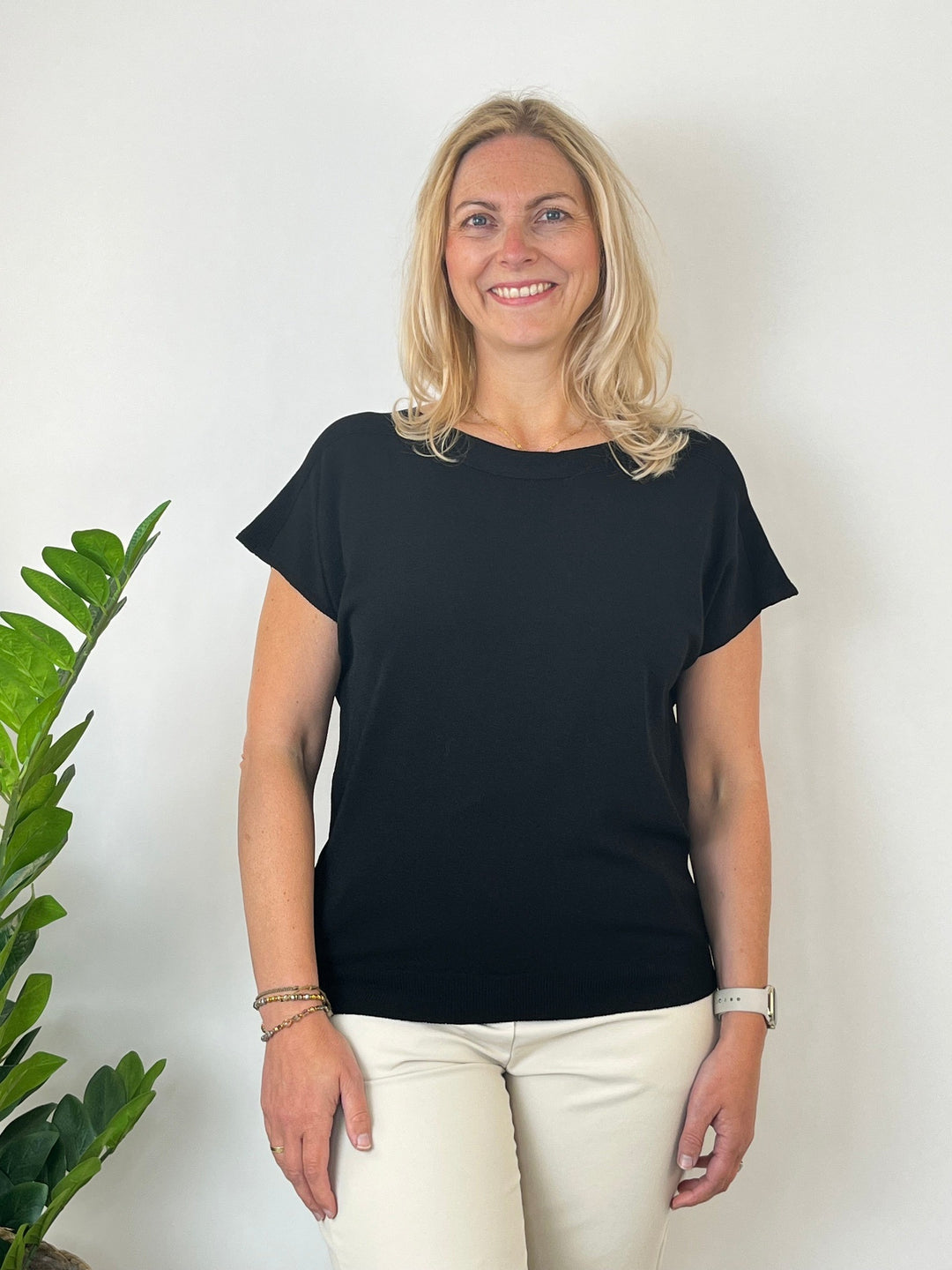 Kurzarm-Pullover mit U-Boot-Ausschnitt, schwarz von Bella Vita - Mode & Lifestyle