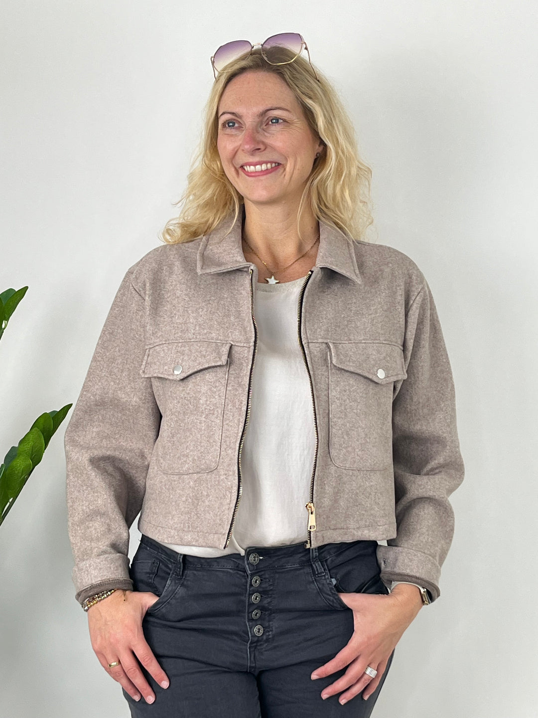 Kurzjacke in Fleeceoptik, taupe von Bella Vita - Mode & Lifestyle