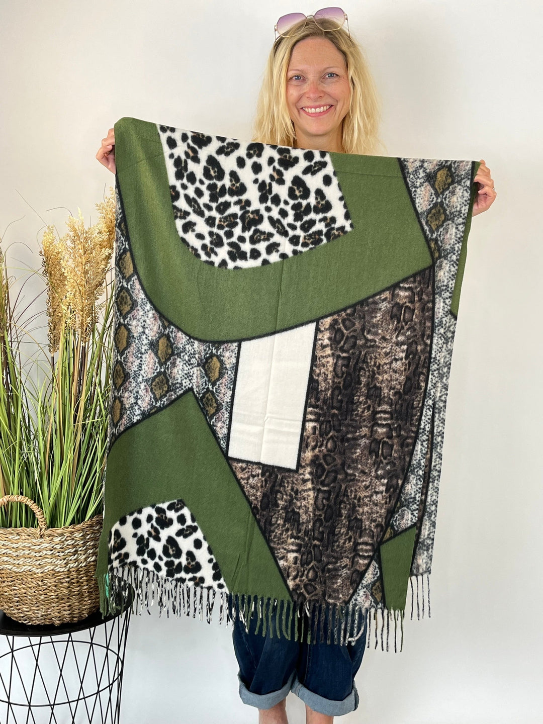 Khaki Animal Mix Kuschelschal mit Leoparden- und Schlangenprint aus Viskose