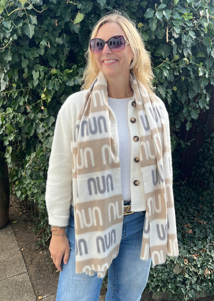 Kuschelschal Statement, beige von Bella Vita - Mode &amp; Lifestyle