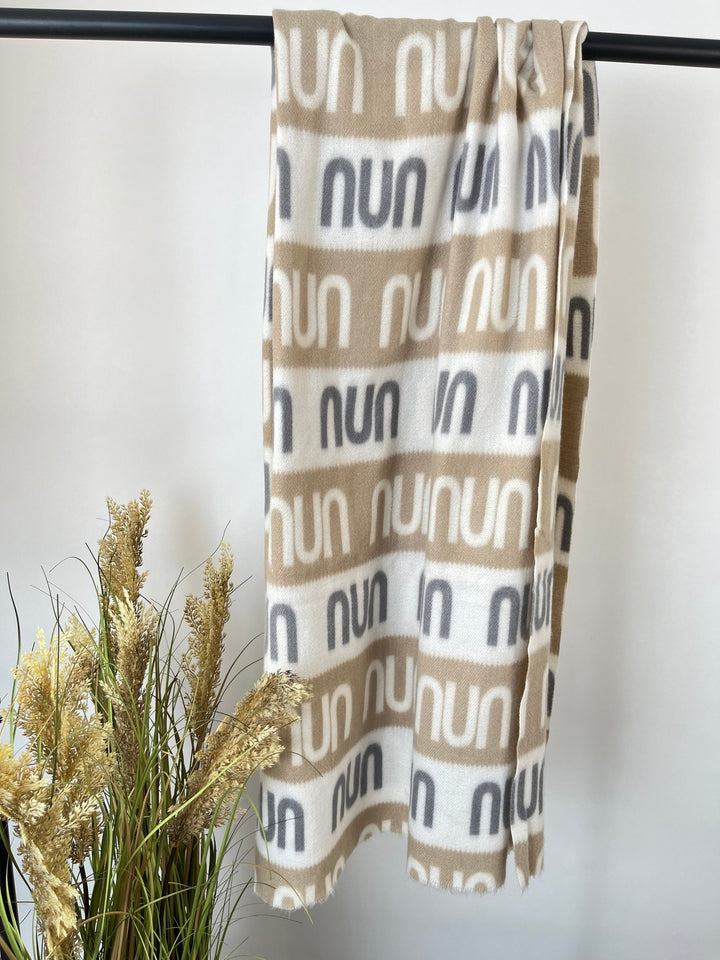 Kuschelschal Statement, beige von Bella Vita - Mode &amp; Lifestyle