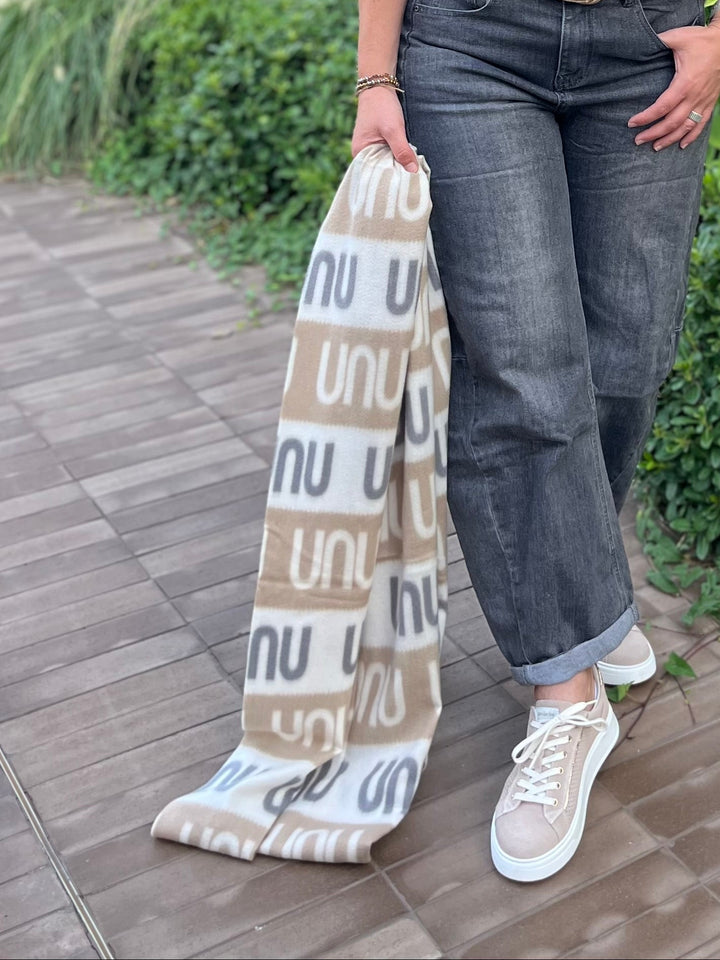 Kuschelschal Statement, beige von Bella Vita - Mode &amp; Lifestyle