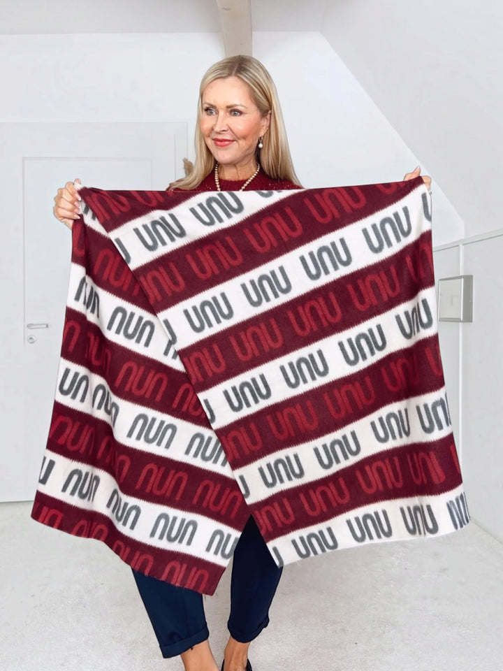 Kuschelschal Statement, bordeaux von Bella Vita - Mode &amp; Lifestyle