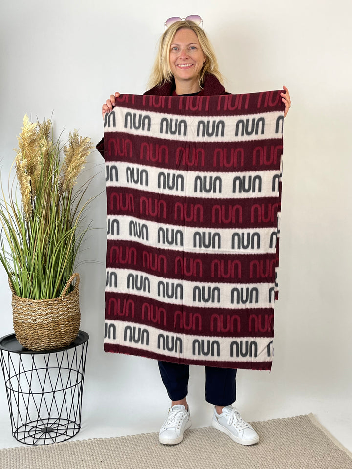 Kuschelschal Statement, bordeaux von Bella Vita - Mode &amp; Lifestyle