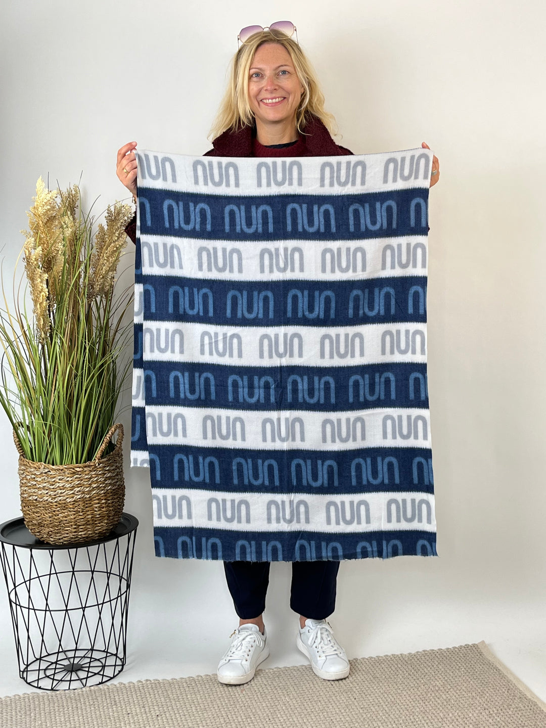 Kuschelschal Statement, marine von Bella Vita - Mode &amp; Lifestyle
