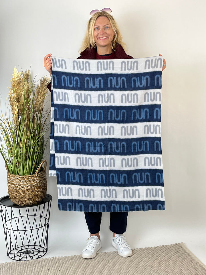 Kuschelschal Statement, marine von Bella Vita - Mode &amp; Lifestyle