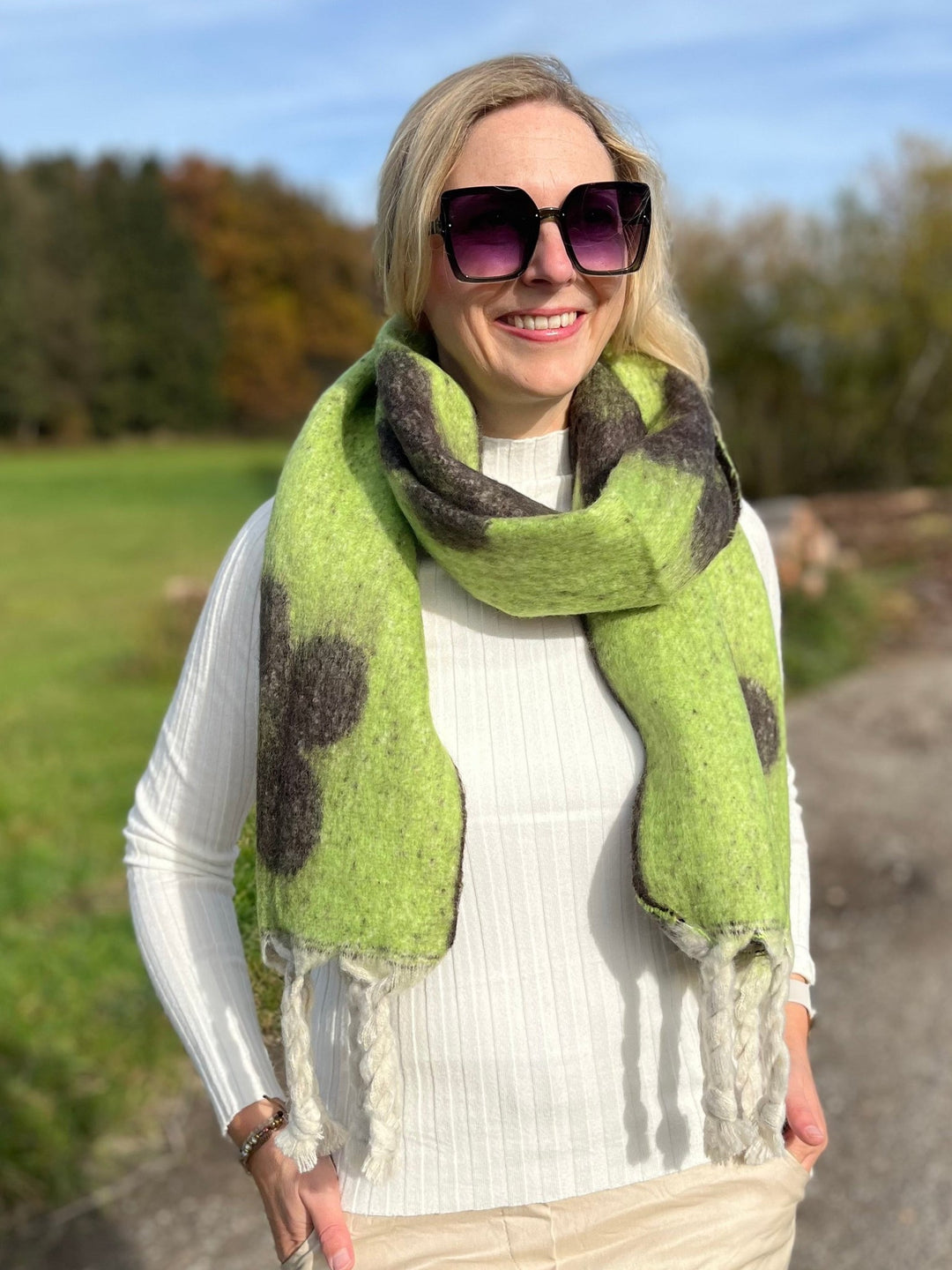 Kuschelschal floral, grün-braun von Bella Vita - Mode &amp; Lifestyle