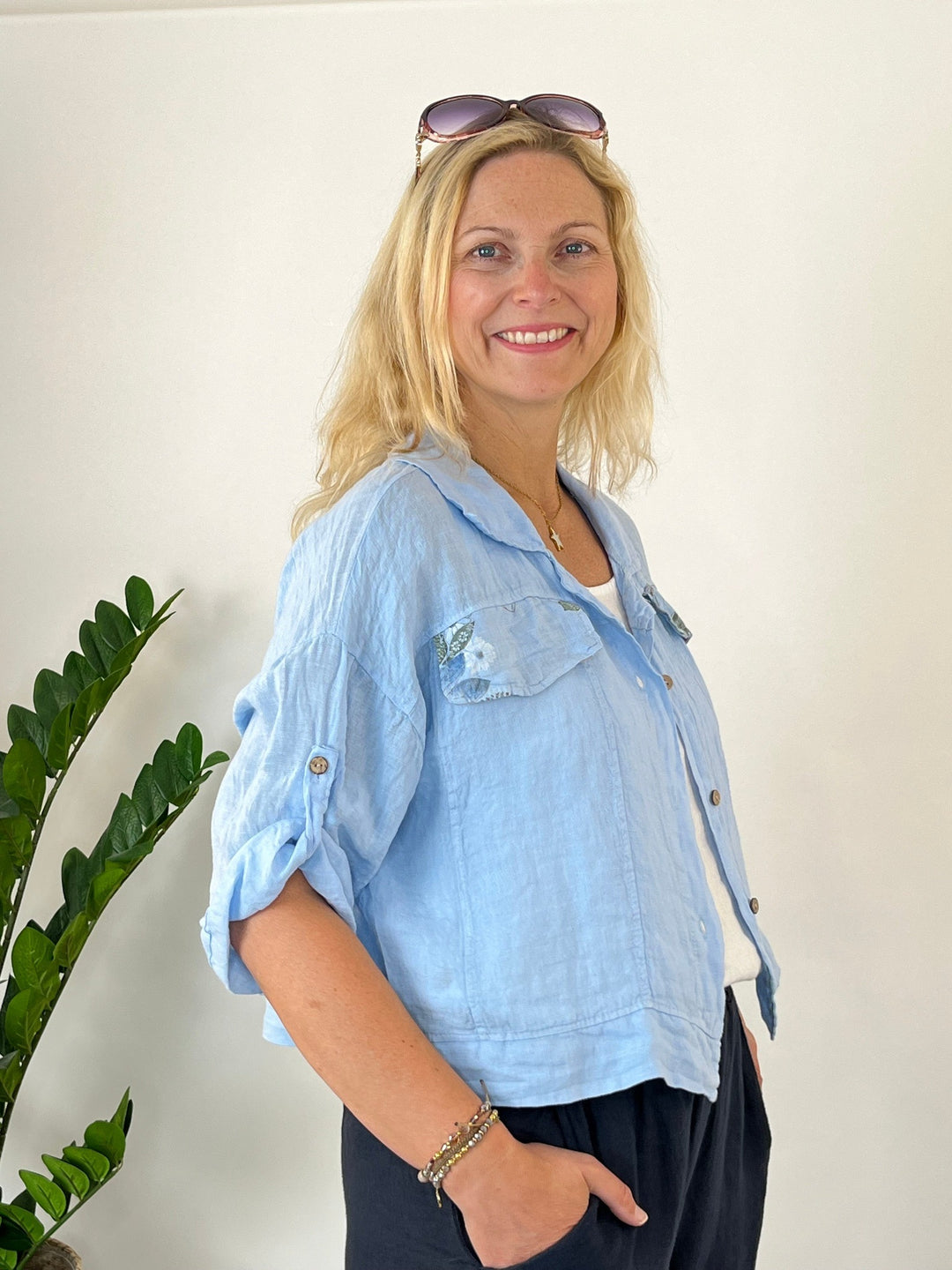 Leinen-Kurzjacke mit Armriegel, hellblau von Bella Vita - Mode &amp; Lifestyle