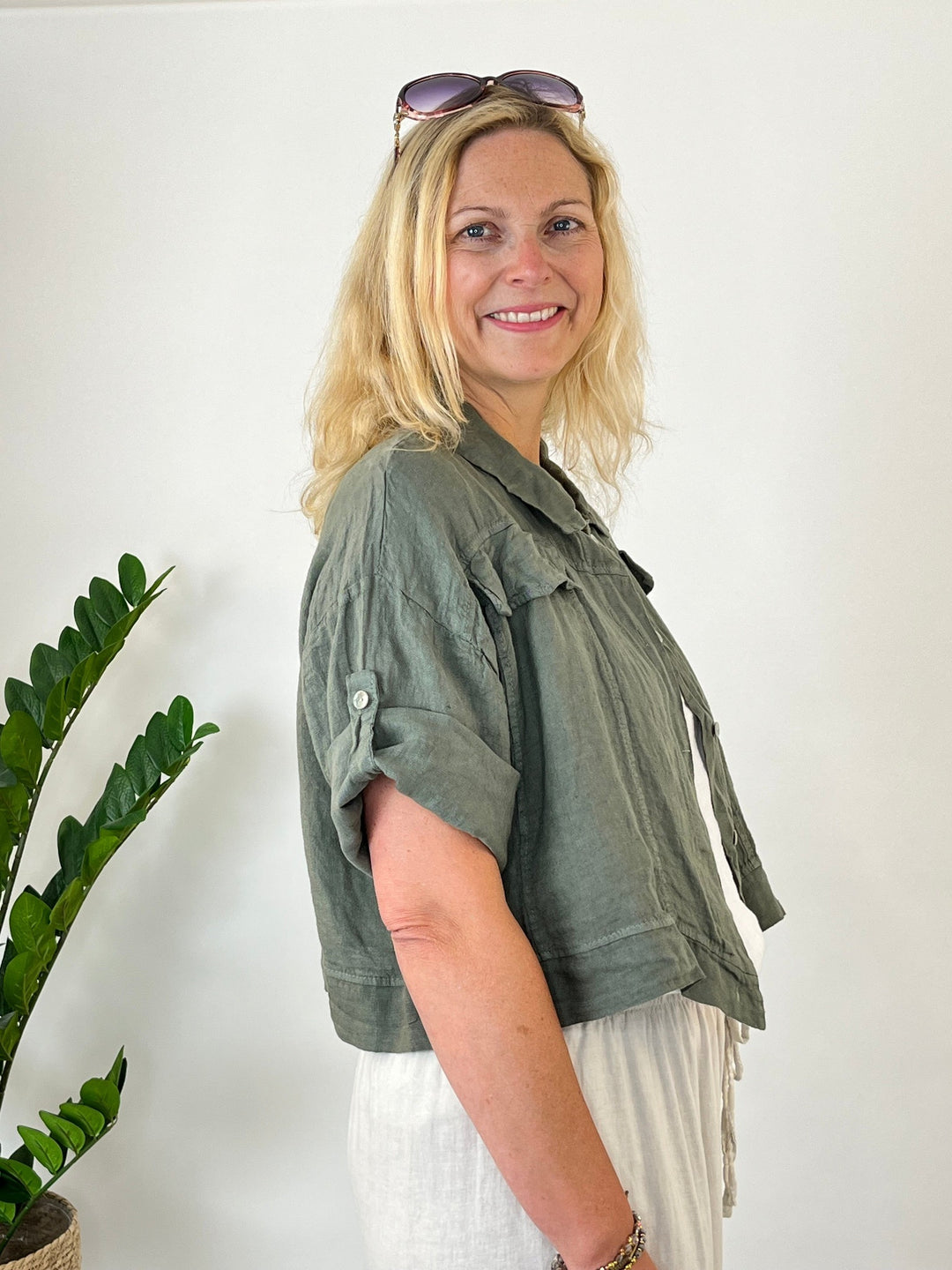 Leinen-Kurzjacke mit Armriegel, khaki von Bella Vita - Mode &amp; Lifestyle