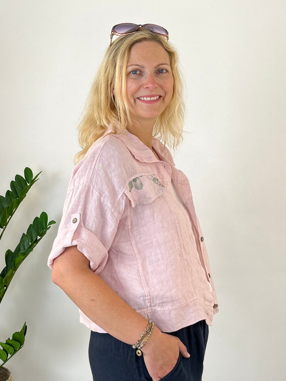 Leinen-Kurzjacke mit Armriegel, rosa von Bella Vita - Mode & Lifestyle