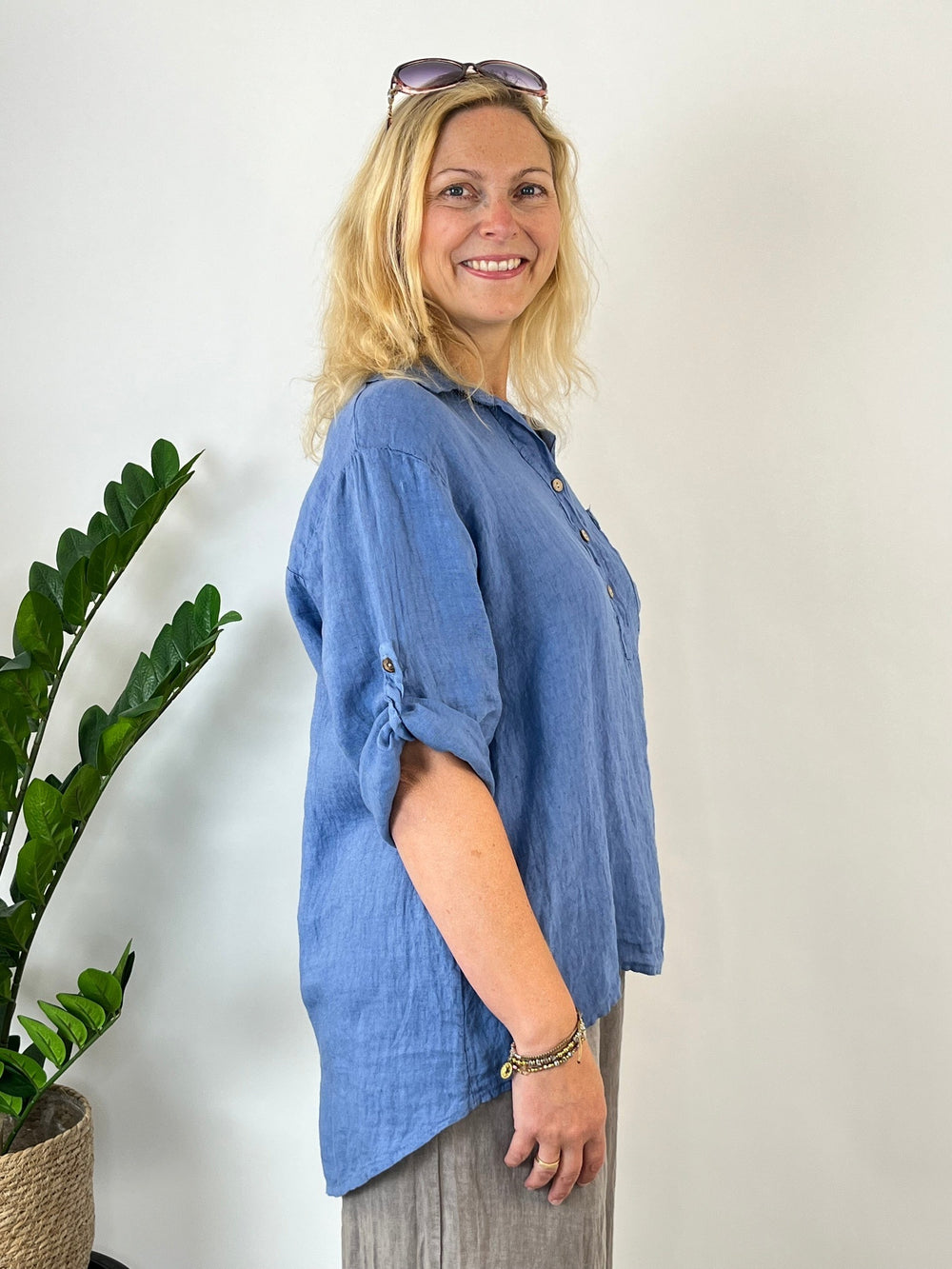 Leinenbluse "Pure Summer", jeansblau von Bella Vita - Mode & Lifestyle