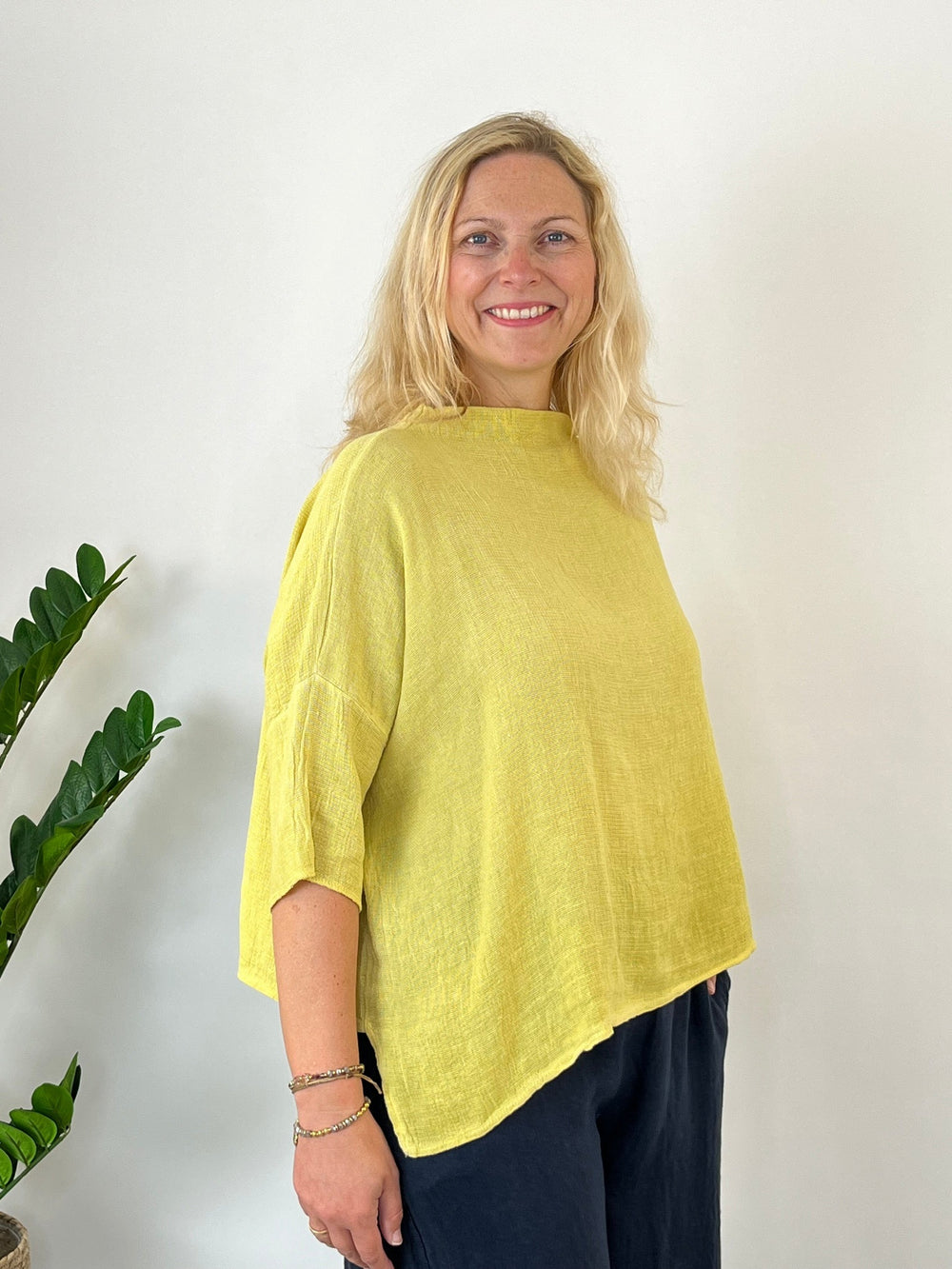 Leinenbluse in Strukturware, gelb von Bella Vita - Mode & Lifestyle