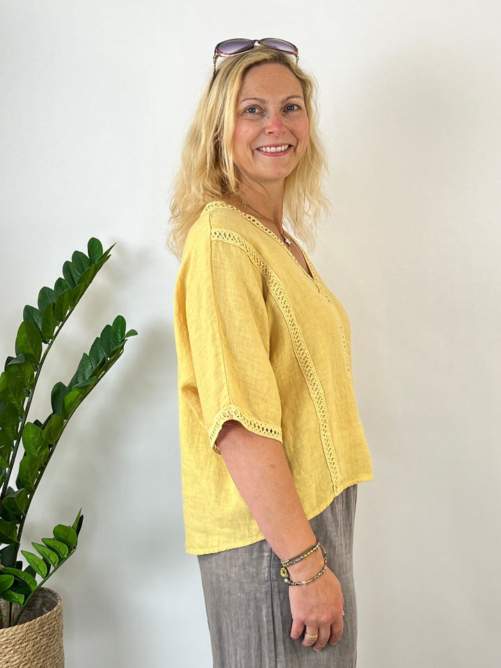 Leinenbluse mit Crochet-Bordüre, gelb von Bella Vita - Mode &amp; Lifestyle