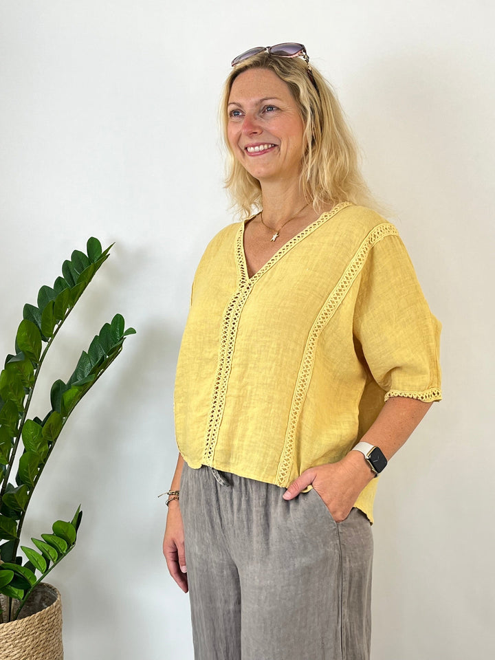 Leinenbluse mit Crochet-Bordüre, gelb von Bella Vita - Mode &amp; Lifestyle