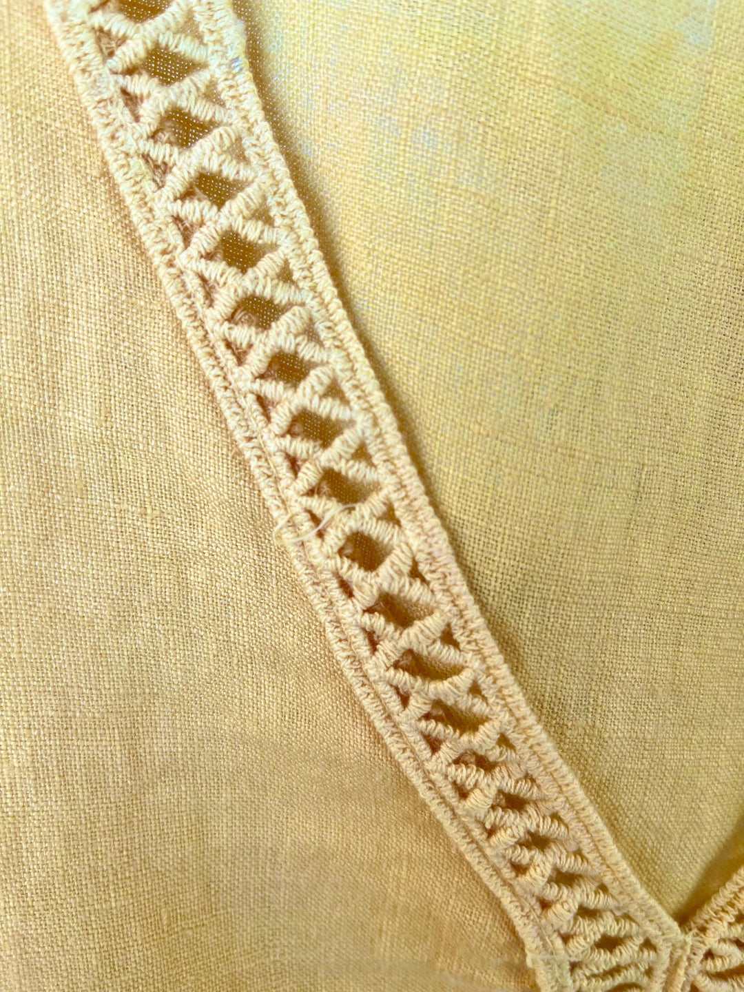 Leinenbluse mit Crochet-Bordüre, gelb von Bella Vita - Mode &amp; Lifestyle