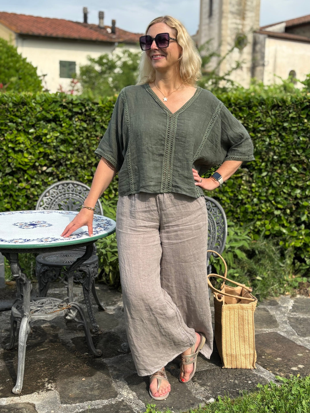 Leinenbluse mit Crochet-Bordüre, khaki von Bella Vita - Mode &amp; Lifestyle