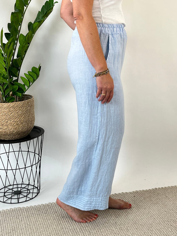 Leinenhose mit Zierfalten, hellblau von Bella Vita - Mode &amp; Lifestyle