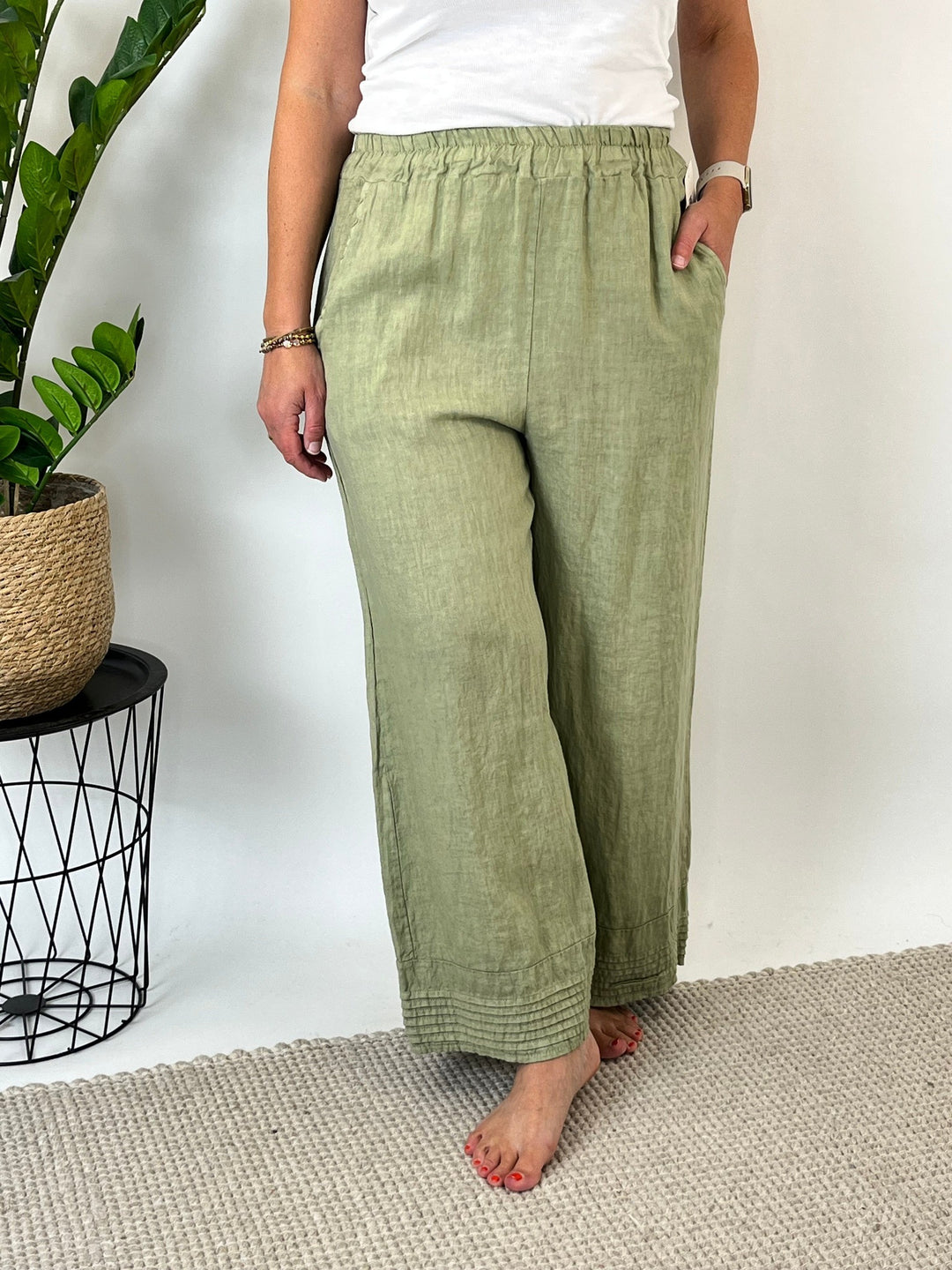 Leinenhose mit Zierfalten, hellgrün von Bella Vita - Mode &amp; Lifestyle