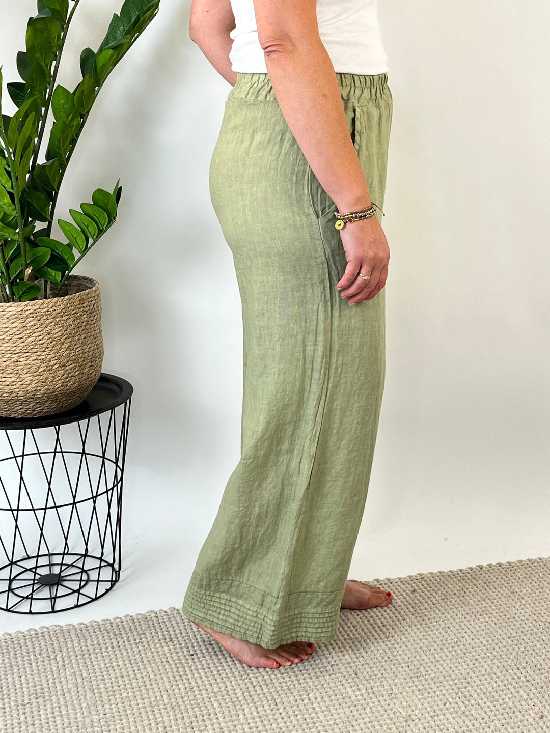 Leinenhose mit Zierfalten, hellgrün von Bella Vita - Mode &amp; Lifestyle