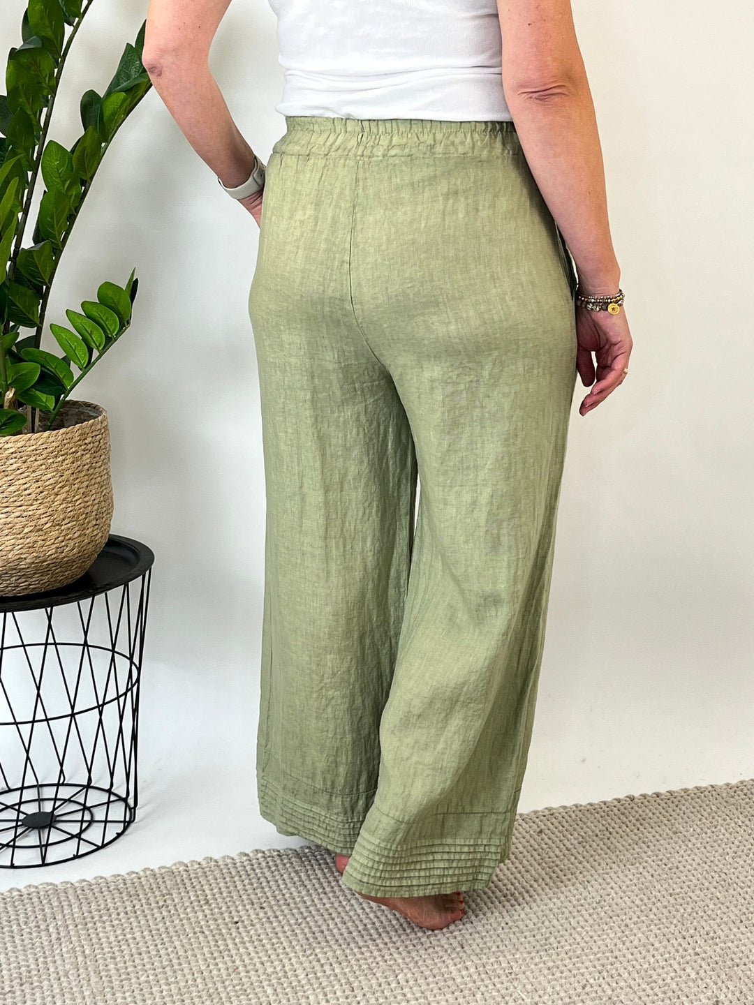 Leinenhose mit Zierfalten, hellgrün von Bella Vita - Mode &amp; Lifestyle