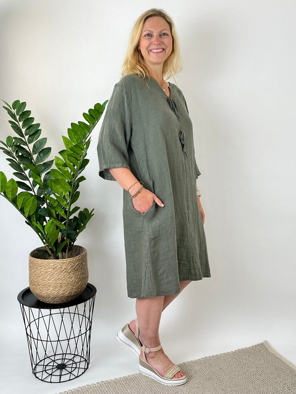 Leinenkleid "Natural Chic", khaki von Bella Vita - Mode & Lifestyle