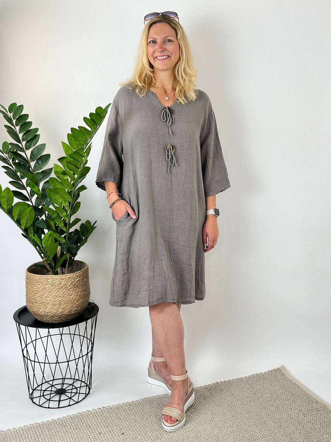 Leinenkleid "Natural Chic", taupe von Bella Vita - Mode &amp; Lifestyle