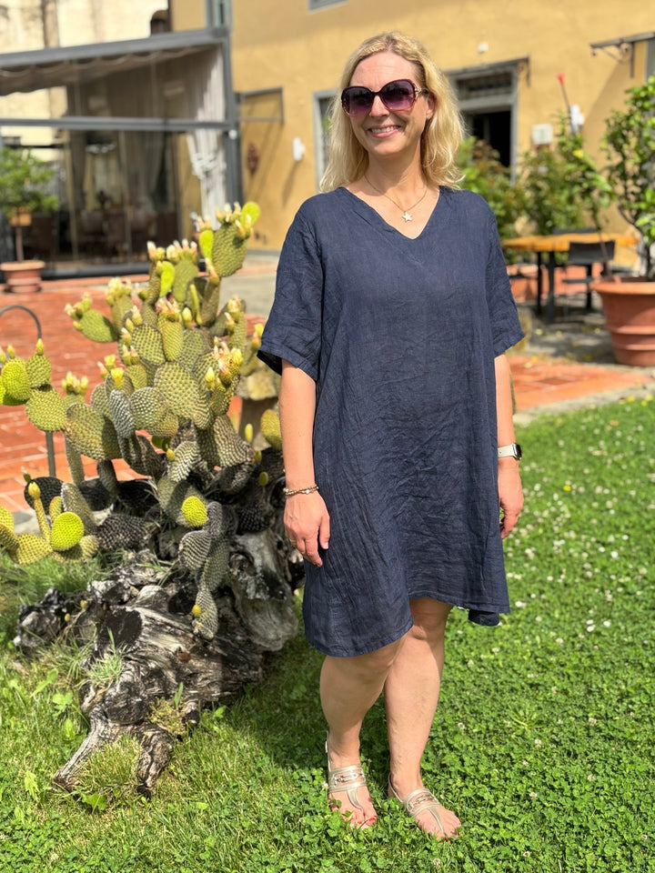 Leinenkleid mit V-Ausschnitt, marine von Bella Vita - Mode &amp; Lifestyle