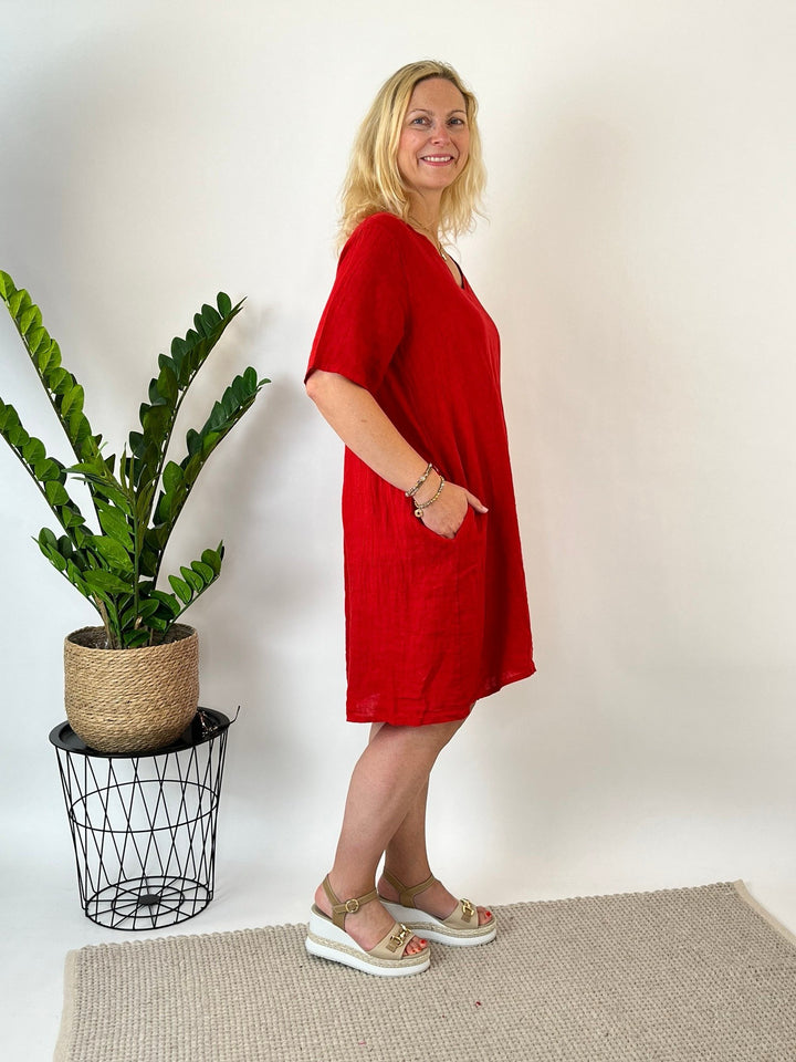 Leinenkleid mit V-Ausschnitt, rot von Bella Vita - Mode &amp; Lifestyle
