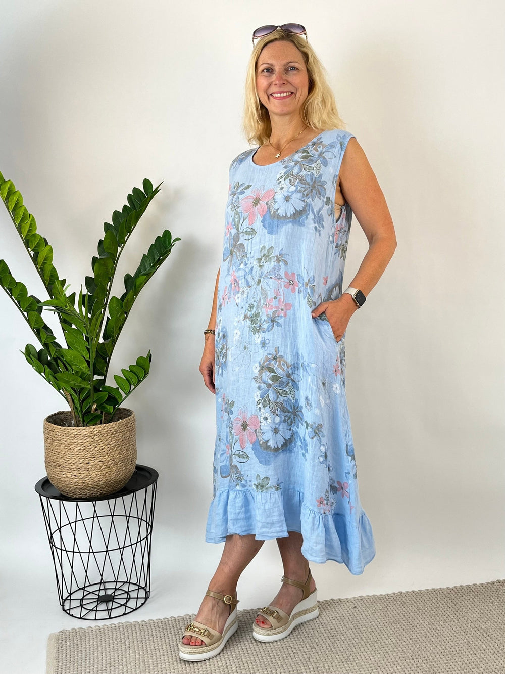 Leinenkleid mit floralem Print, hellblau von Bella Vita - Mode & Lifestyle