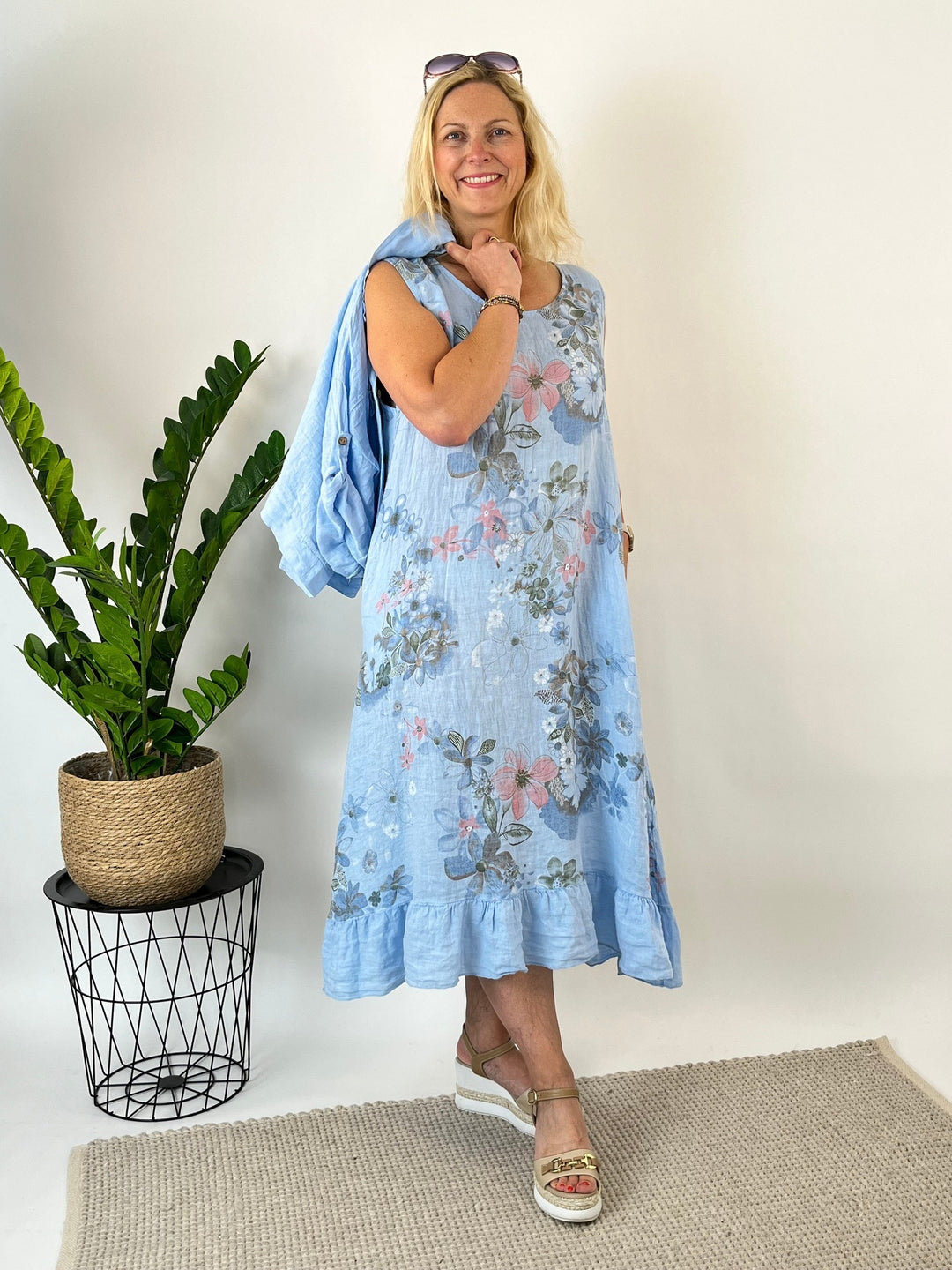 Leinenkleid mit floralem Print, hellblau von Bella Vita - Mode &amp; Lifestyle