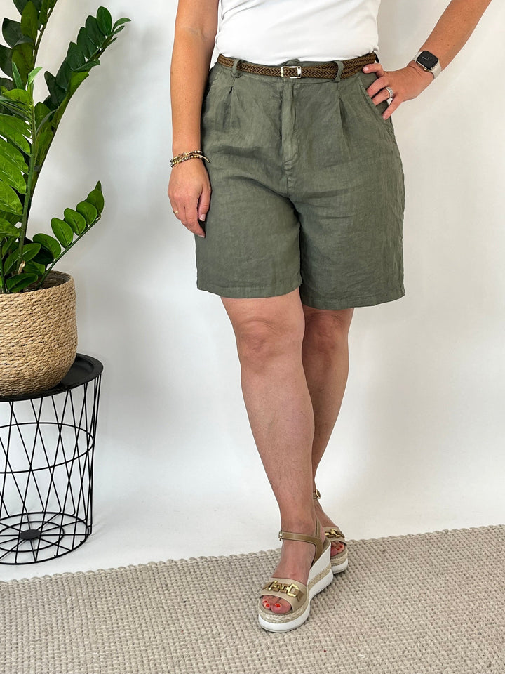 Leinenshorts mit Ziergürtel, khaki von Bella Vita - Mode &amp; Lifestyle