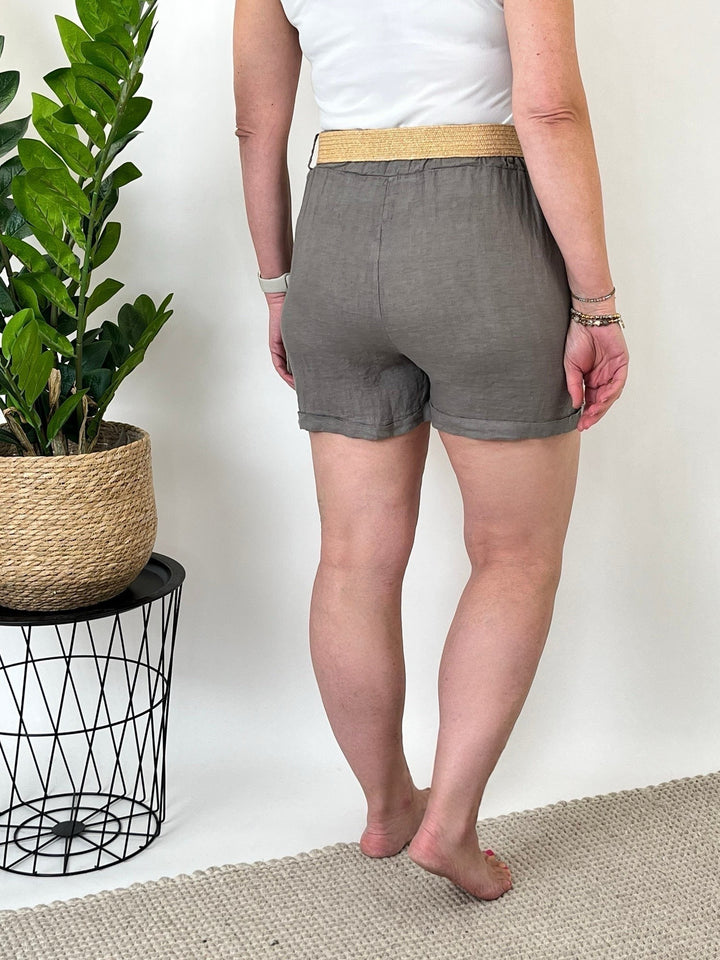 Leinenshorts mit Ziergürtel, taupe von Bella Vita - Mode &amp; Lifestyle